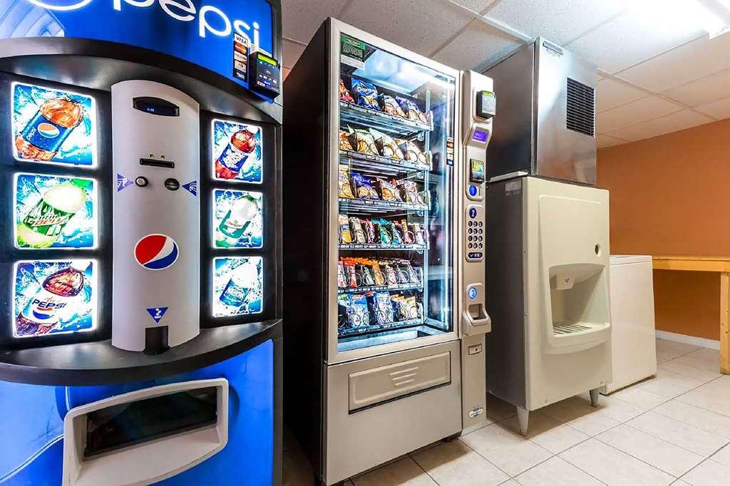 Super 8 By Wyndham Hotel