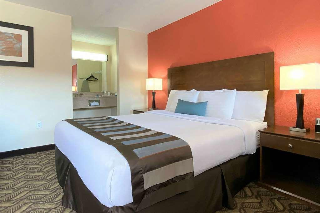 Super 8 By Wyndham Hotel *