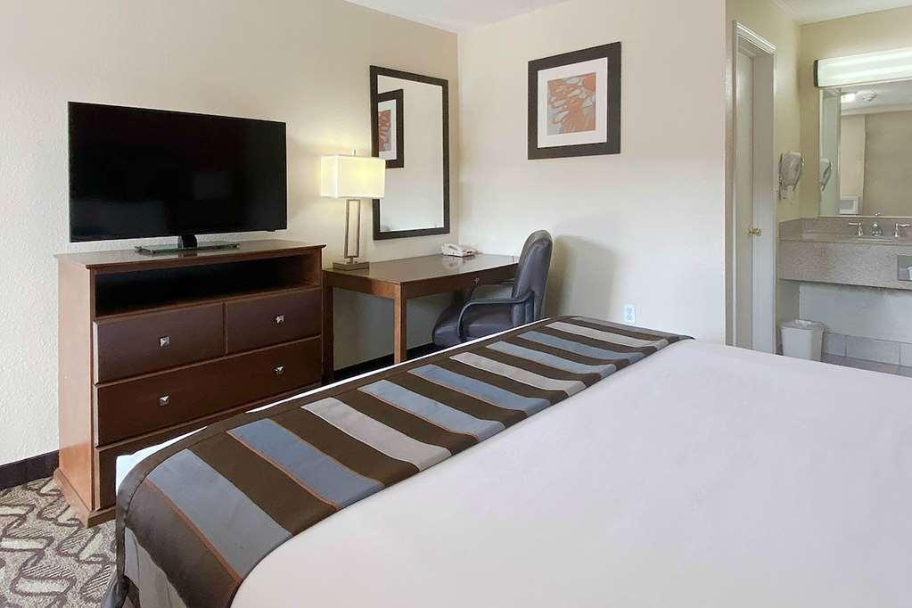 Super 8 By Wyndham Hotel